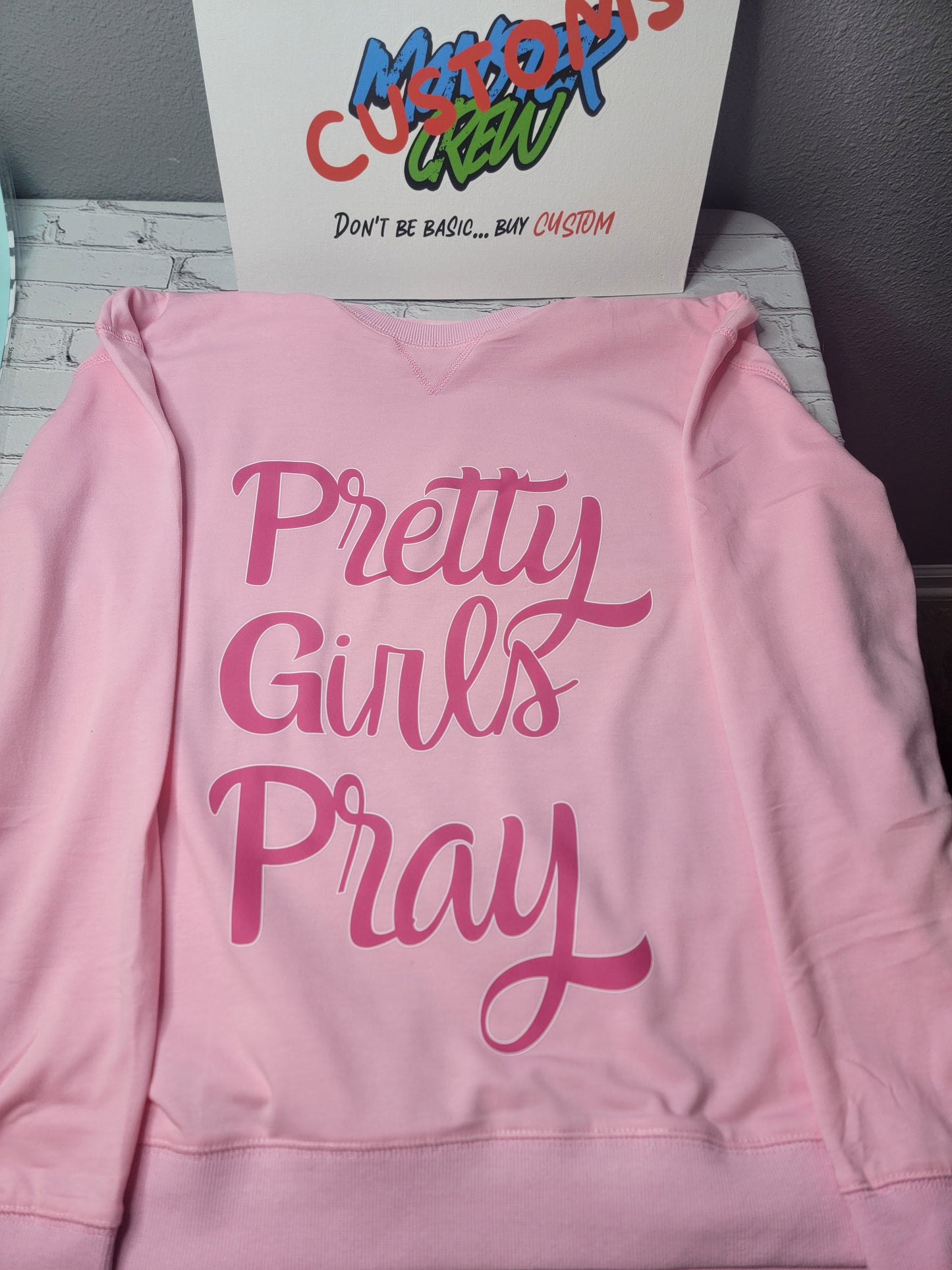 PRETTY GIRLS PRAY